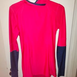 Long sleeve active wear.